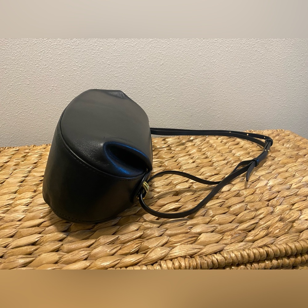Yuzefi Black Oval Leather Bag - Picture 8 of 9